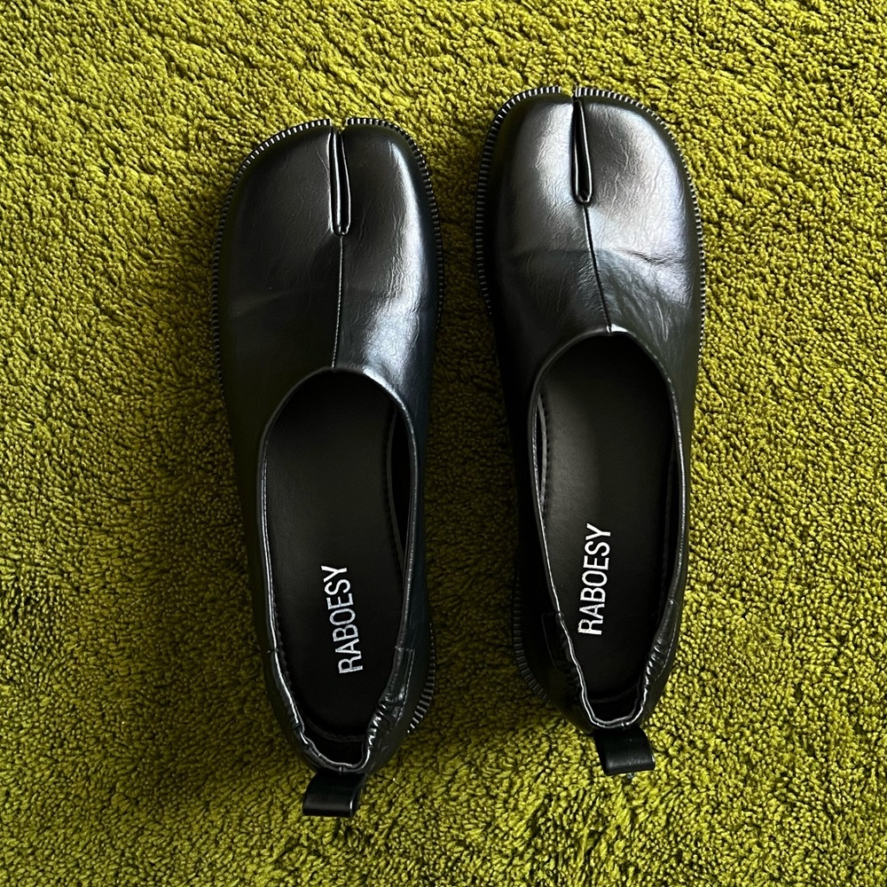 Black Leather Tabi Shoes - Picture 2 of 3